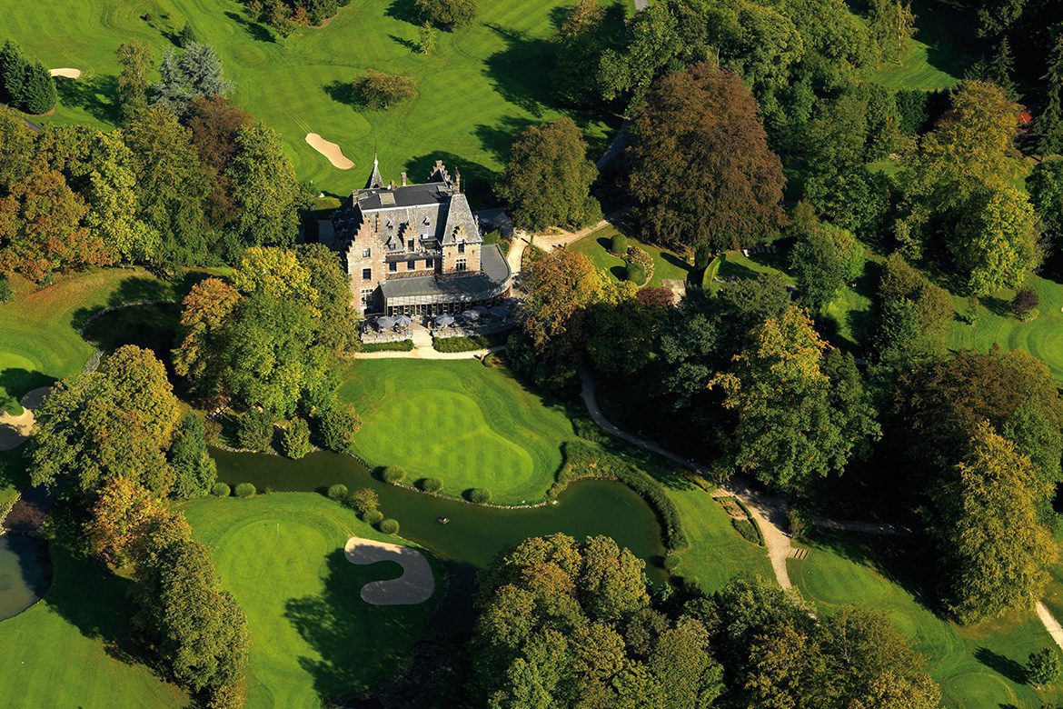Vue aérienne du château et du parcours du Golf Club des 7 Fontaines